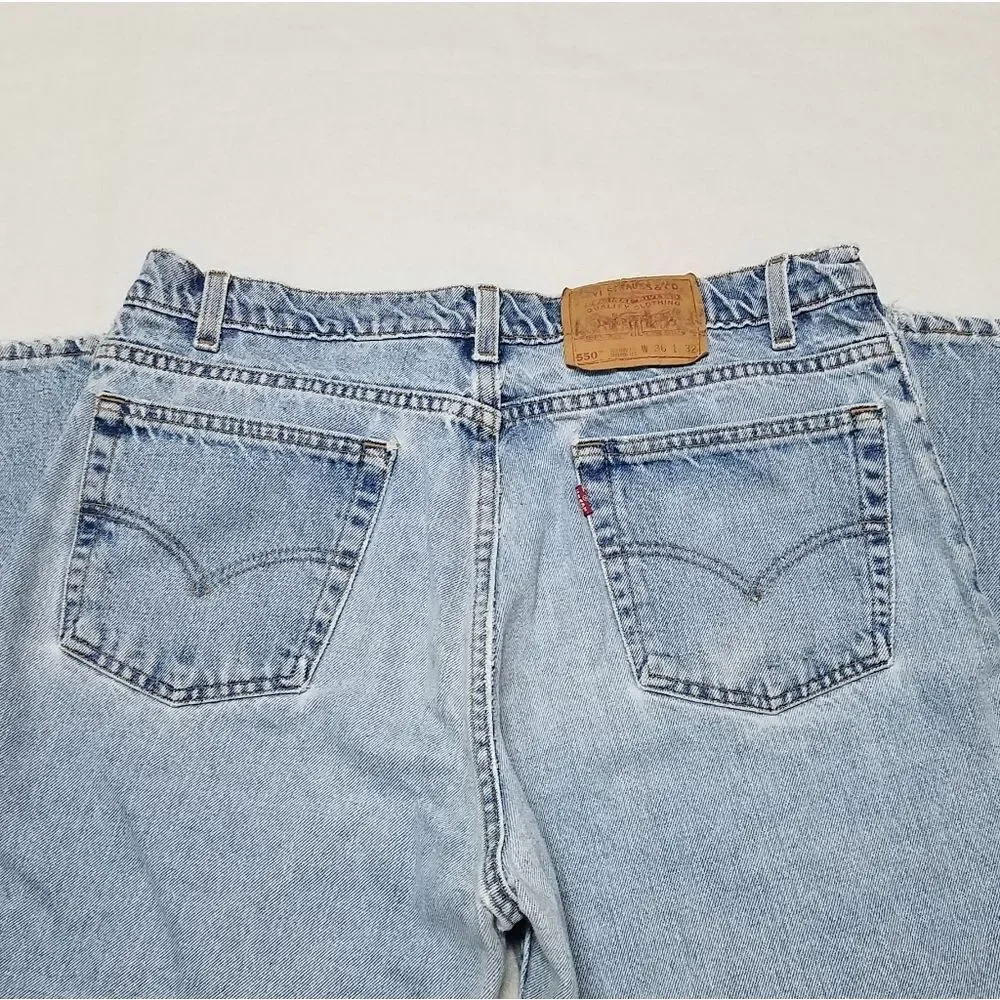 VINTAGE 1996 Levi's 550 Relaxed Fit Tapered Leg Distressed Stone Wash Mom Jeans